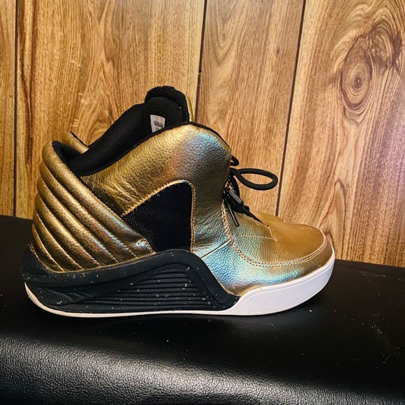 Sneaker - Picture 4 of 4